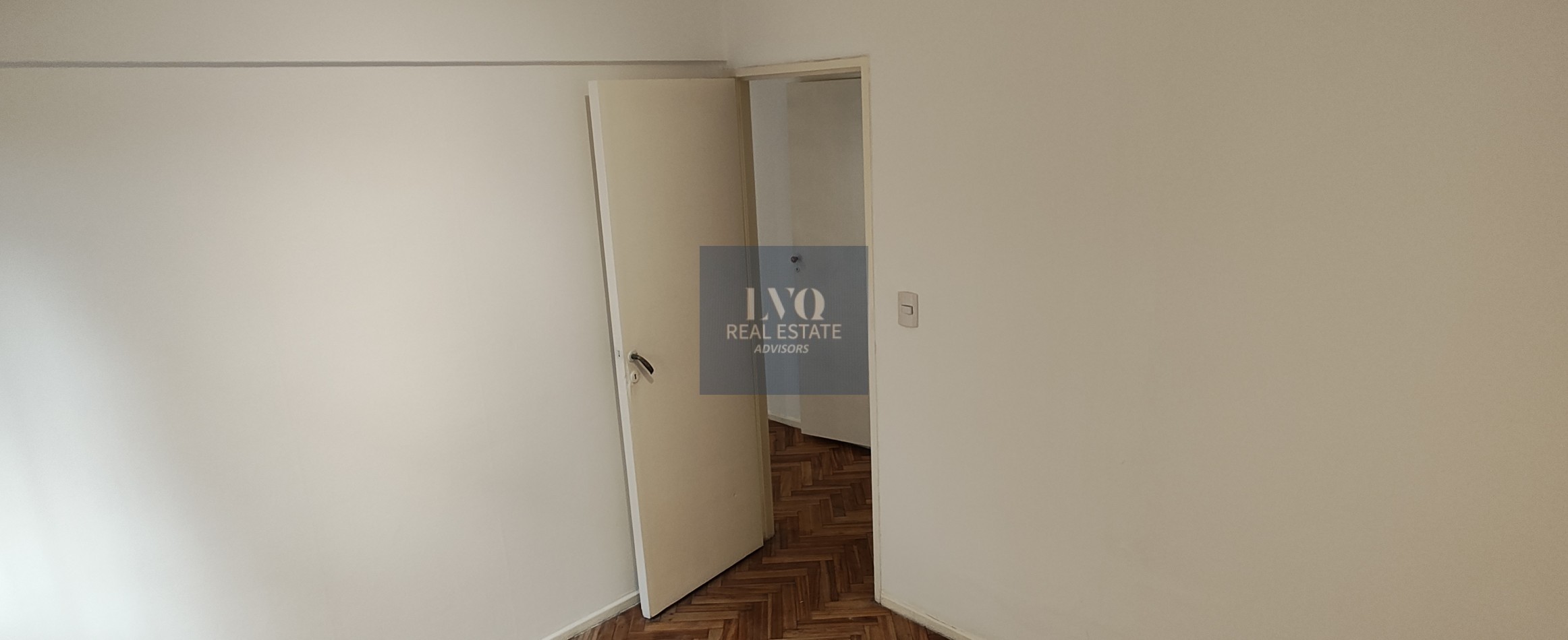 BARRIO NORTE 2 Ambientes amplios 40m² BAJAS EXPENSAS- En excelente Edificio al contra frente. Living muy amplio con calefactor tiro balanceado + AA Split BGH F/C, 1 Dormitorios muy comodo. Baño completo con bañera + Cocina independiente con lavadero con e