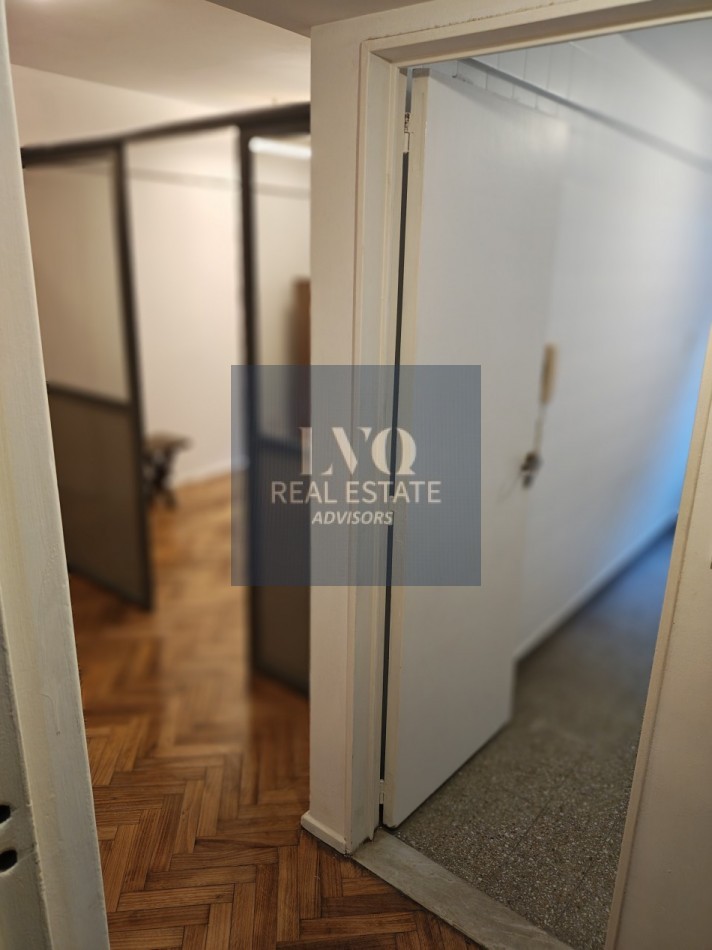 RECOLETA 2 Ambientes 50m². con Balcon al Frente muy luminoso - Edificio APTO PROFESIONAL IDEAL CONSULTORIO - ShowRoom - Estudio, de gran categoria en Recoleta