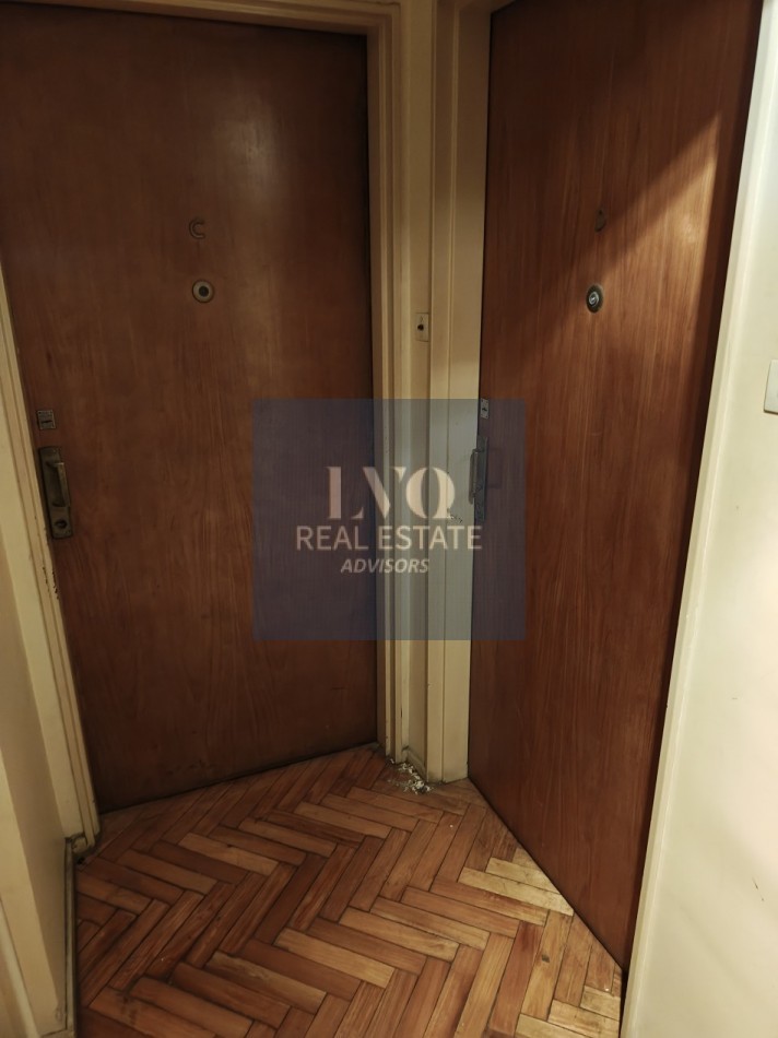 RETIRO 2 Ambientes 50m² con BALCON al confrente muy luminoso sobre la calle Esmerada e/ Av. Del Libertador y Arroyo. RECICLADO A NUEVO.-