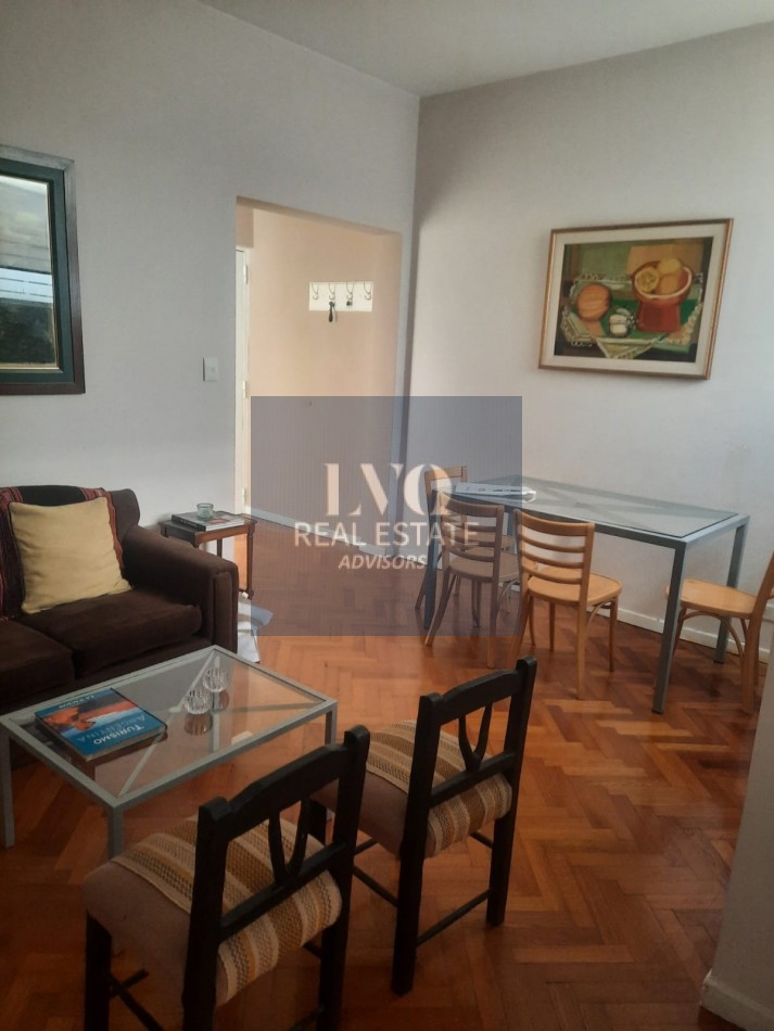 Plaza SAN MARTIN 2 ½ Ambientes MUY AMPLIOS - Superficie 62m² aprox.- Linving + comedor muy amplio con vista al contrafrente lateral - Cocina independiente con espacio Heladera + Lavarropas bajo mesada. Habitacion muy amplia con ventanal externo muy lumin