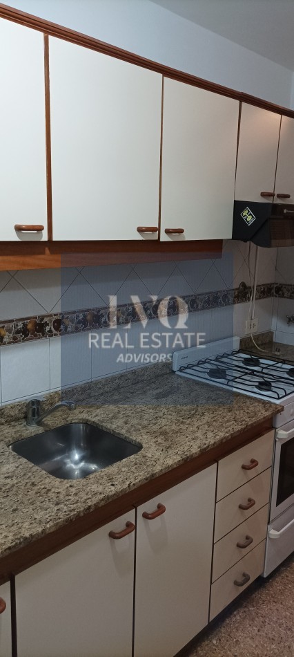 BELGRANO 4 Ambientes muy amplios 90m2 + Balcon 8m2 corrido al Frente TODO LUZ + Dep. de Servicio c/ baño - Recien pintado + Pisos de parquet restaurados e hidrolaqueados a nuevo.