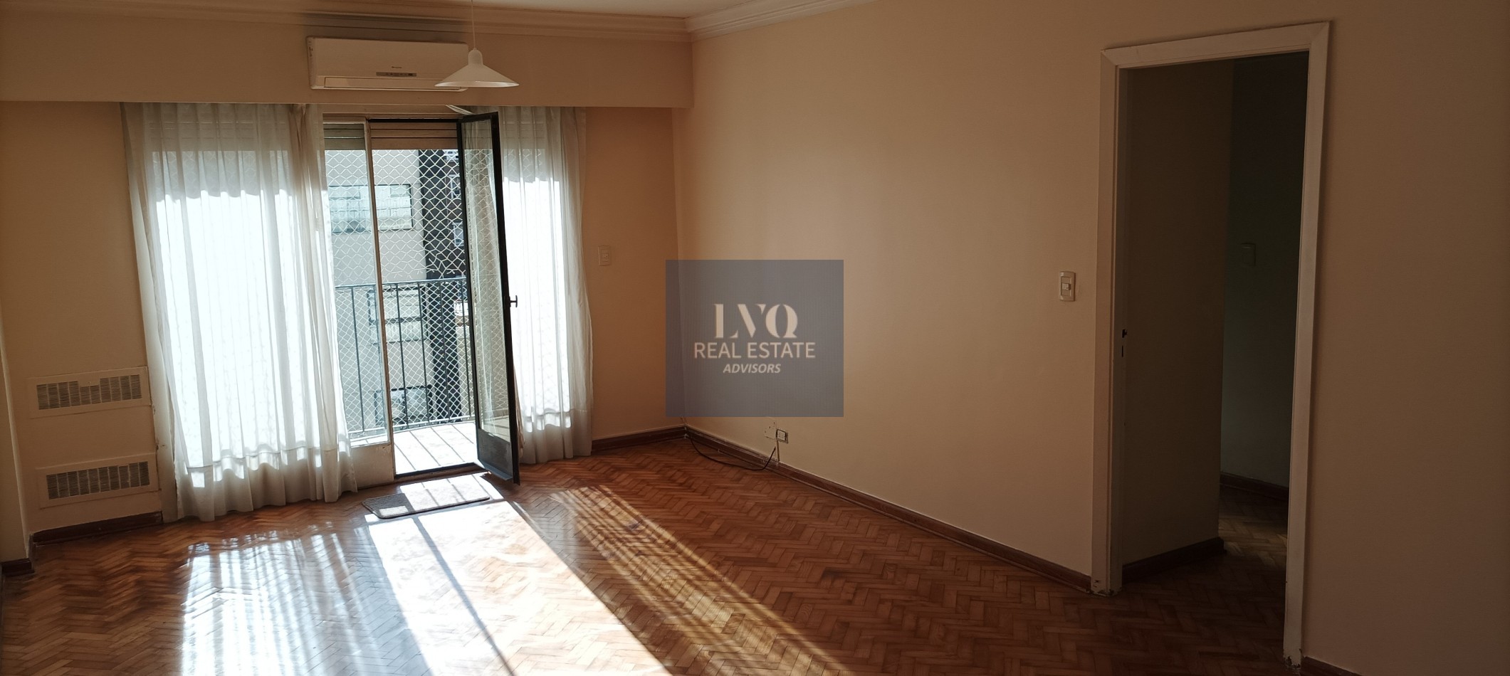 RECOLETA 3 ½ Ambientes 106m² Semi Piso con Palier+Ascensor Privados. Balcon corrido contrafrente + 2 habitaciones + escritorio o, play room o  dep. de servicios.