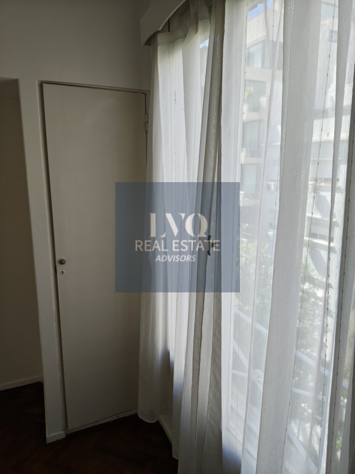 RECOLETA 2 Ambientes 50m²- TODO SOL - LUZ - Living muy amplio, 1 Dormitorio muy comodo con placares de guardado. Baño completo con bañera + Cocina independiente con ventana al frente, muy aireado. -