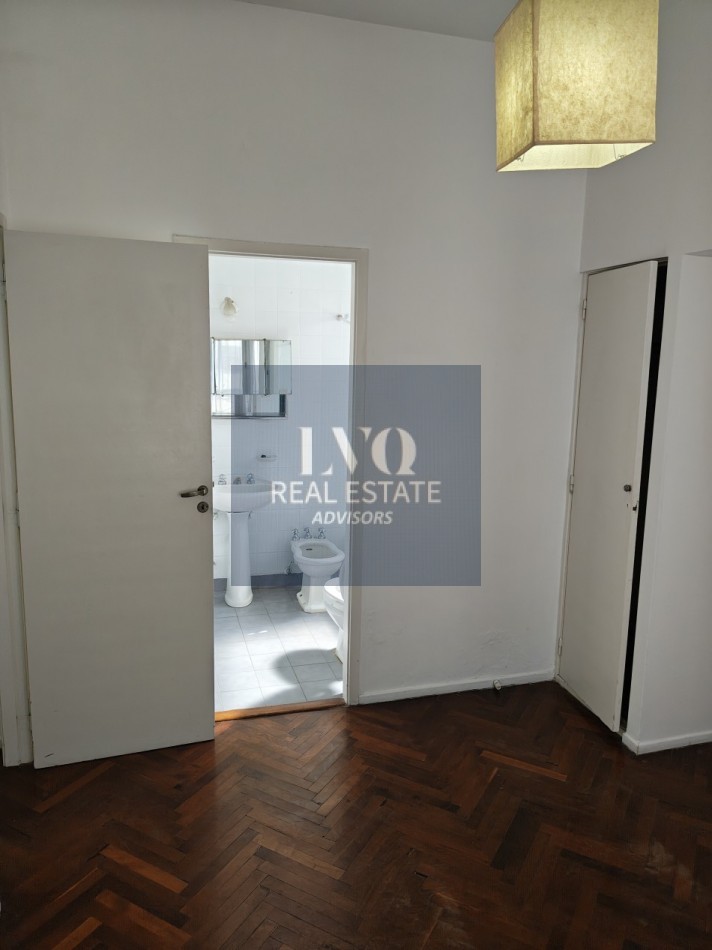 RECOLETA 2 Ambientes 50m²- TODO SOL - LUZ - Living muy amplio, 1 Dormitorio muy comodo con placares de guardado. Baño completo con bañera + Cocina independiente con ventana al frente, muy aireado. -