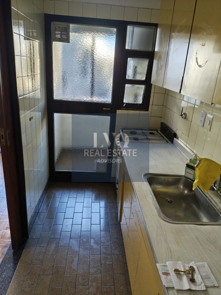 RECOLETA 1 Ambiente RESERVADO - MUY AMPLIO + BALCON - Superficie 31m² aprox.- Cocina + Lavadero independiente suoer LUMINOSO. Con ventanales externos al frente sobre la calle Riobamba Ambiente Ppal. con acceso a Cocina con amplio espacio Heladera y Baño c