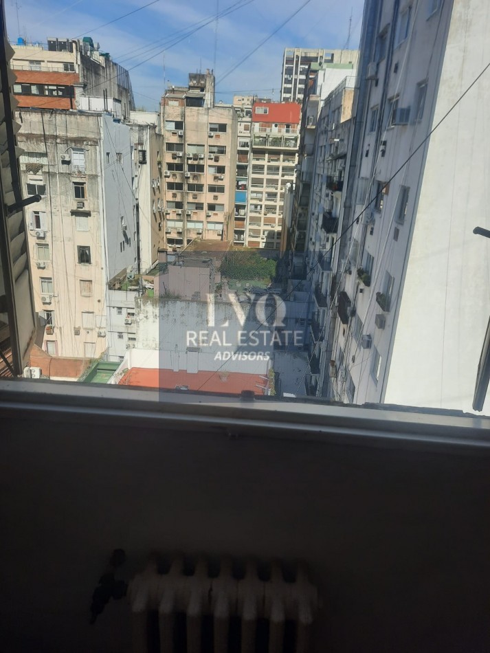 Plaza SAN MARTIN 2 ½ Ambientes MUY AMPLIOS - Superficie 62m² aprox.- Linving + comedor muy amplio con vista al contrafrente lateral - Cocina independiente con espacio Heladera + Lavarropas bajo mesada. Habitacion muy amplia con ventanal externo muy lumin