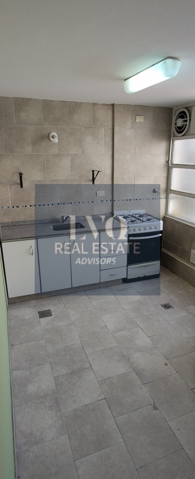 BARRIO NORTE 3 Ambientes ARENALES 2673 Piso 4. TODO LUZ+LIVING con BALCON CORRIDO+2 Habitaciones+Cocina independiente c/ comedor+Baño Completo+Toillette