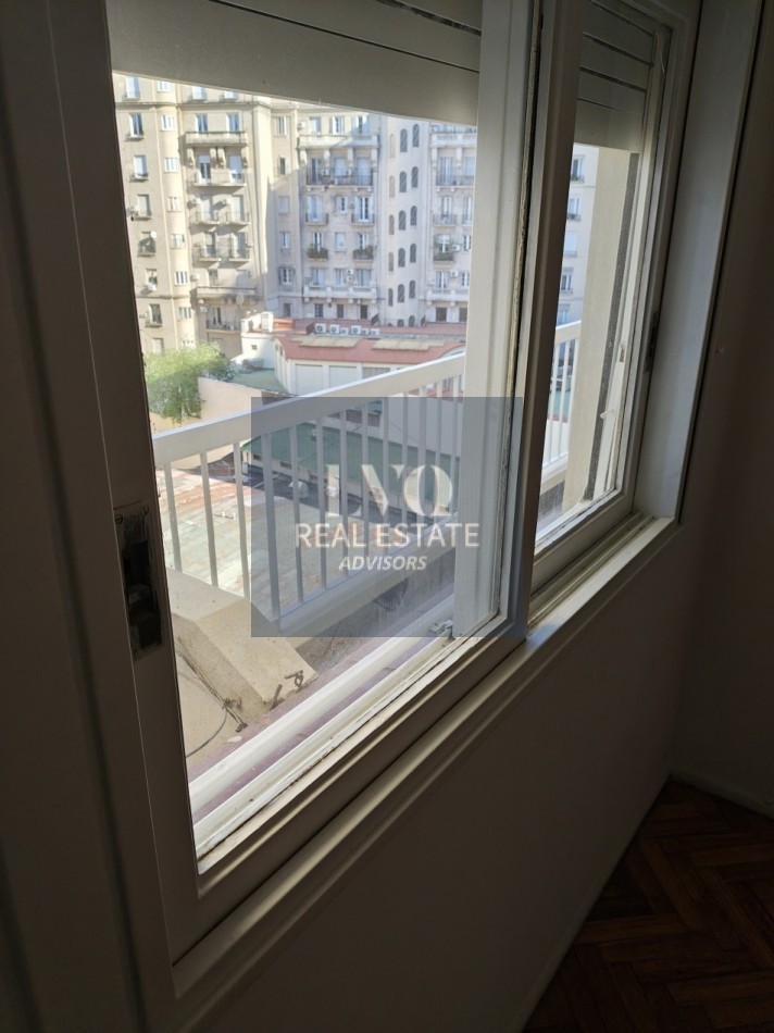 RETIRO 2 Ambientes 50m² con BALCON al confrente muy luminoso sobre la calle Esmerada e/ Av. Del Libertador y Arroyo. RECICLADO A NUEVO.-