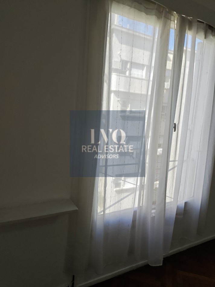 RECOLETA 2 Ambientes 38,88m²- TODO SOL - TODO LUZ - Living muy amplio, 1 Dormitorio muy comodo con placares de guardado. Baño completo con bañera + Cocina independiente con ventana al frente, DIVINO LIBRE DE GASTOS PARA EL VENDEDOR