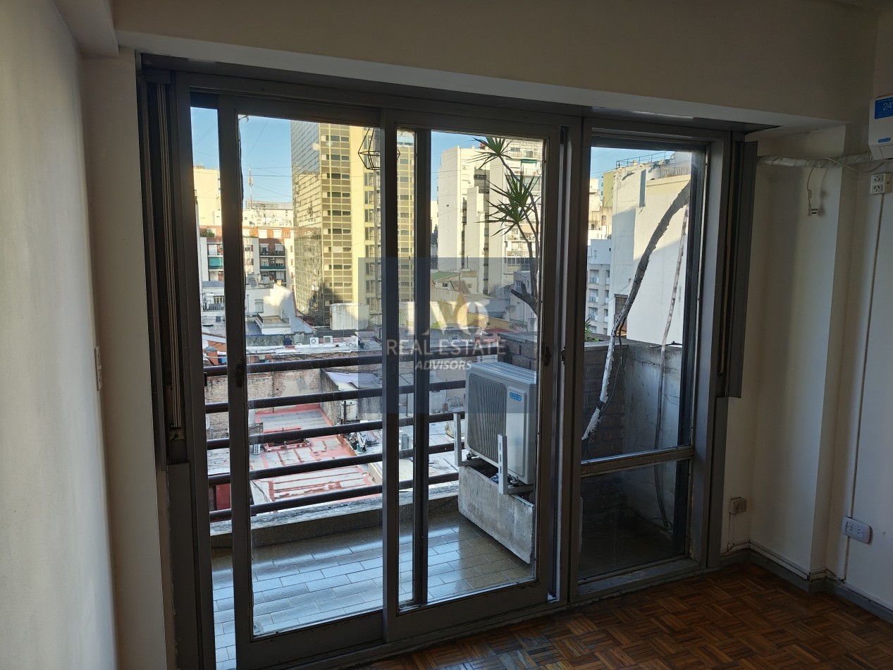 RECOLETA 1 Ambiente RESERVADO - MUY AMPLIO + BALCON - Superficie 31m² aprox.- Cocina + Lavadero independiente suoer LUMINOSO. Con ventanales externos al frente sobre la calle Riobamba Ambiente Ppal. con acceso a Cocina con amplio espacio Heladera y Baño c