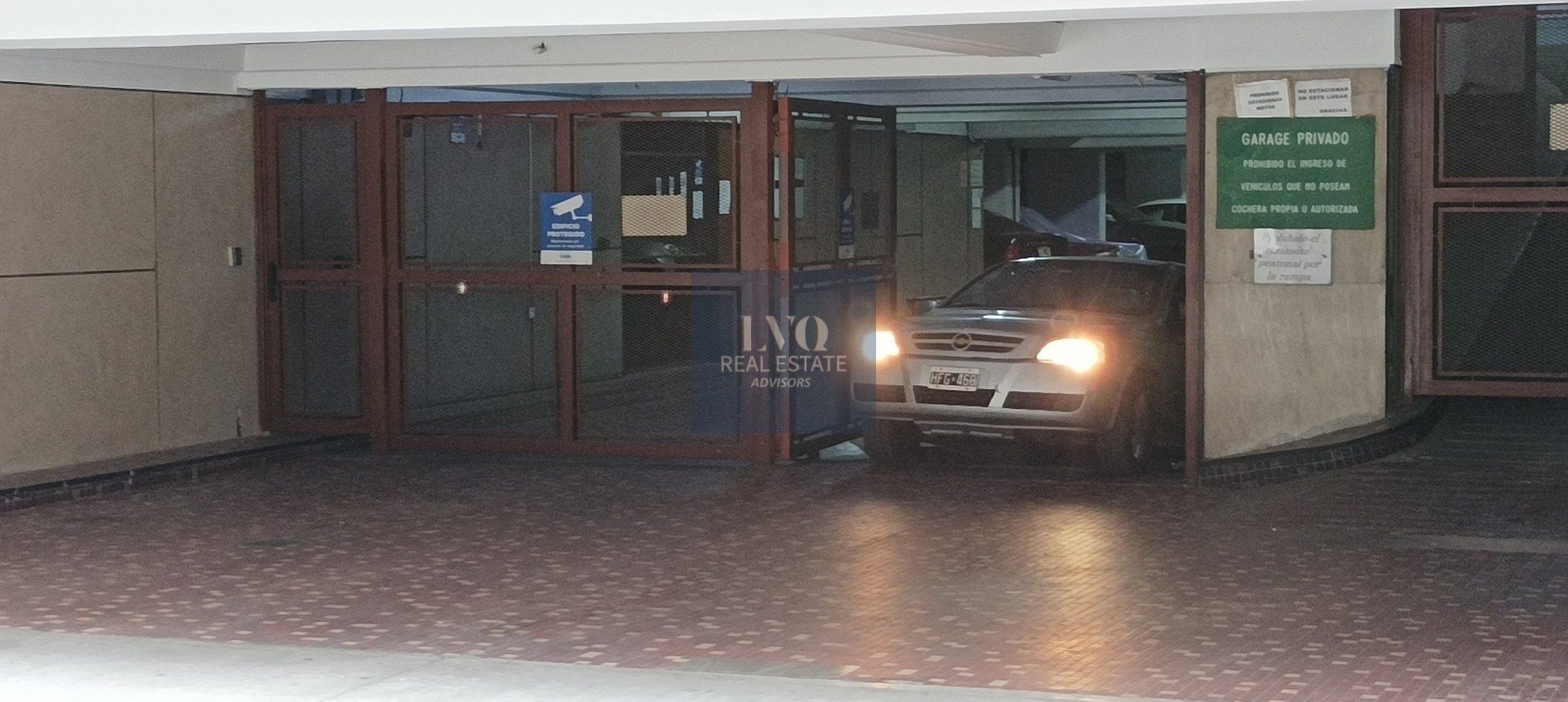 PLAZA San Martin - San Nicolas COCHERA super amplia - Superficie: 14,16m² x Escritura / 1 SS.-