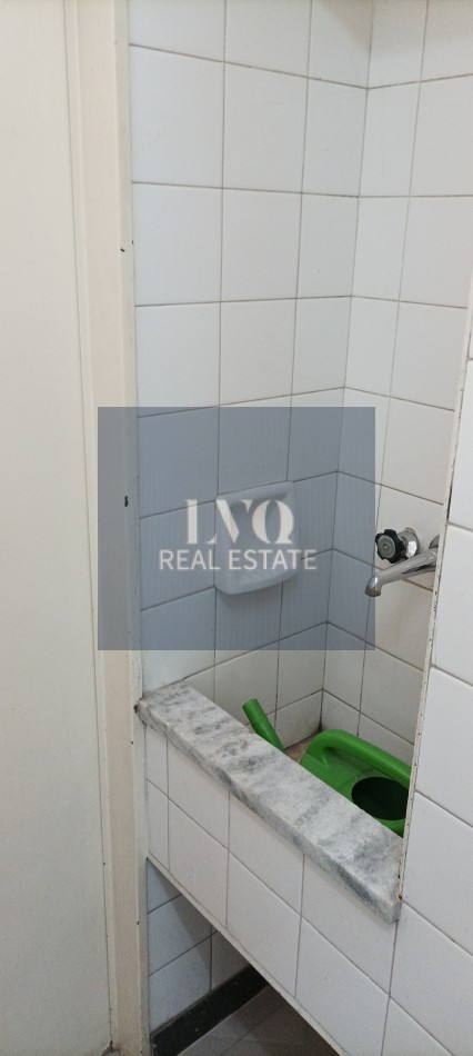 Semi Piso con Palier y ascensor Privados 3 Ambientes muy amplios 120m²- Balcon corrido al frente. 2 habitaciones muy amplias a contrafrente + escritorio o, play room o dep. de servicios al frente. 3 Baños.-