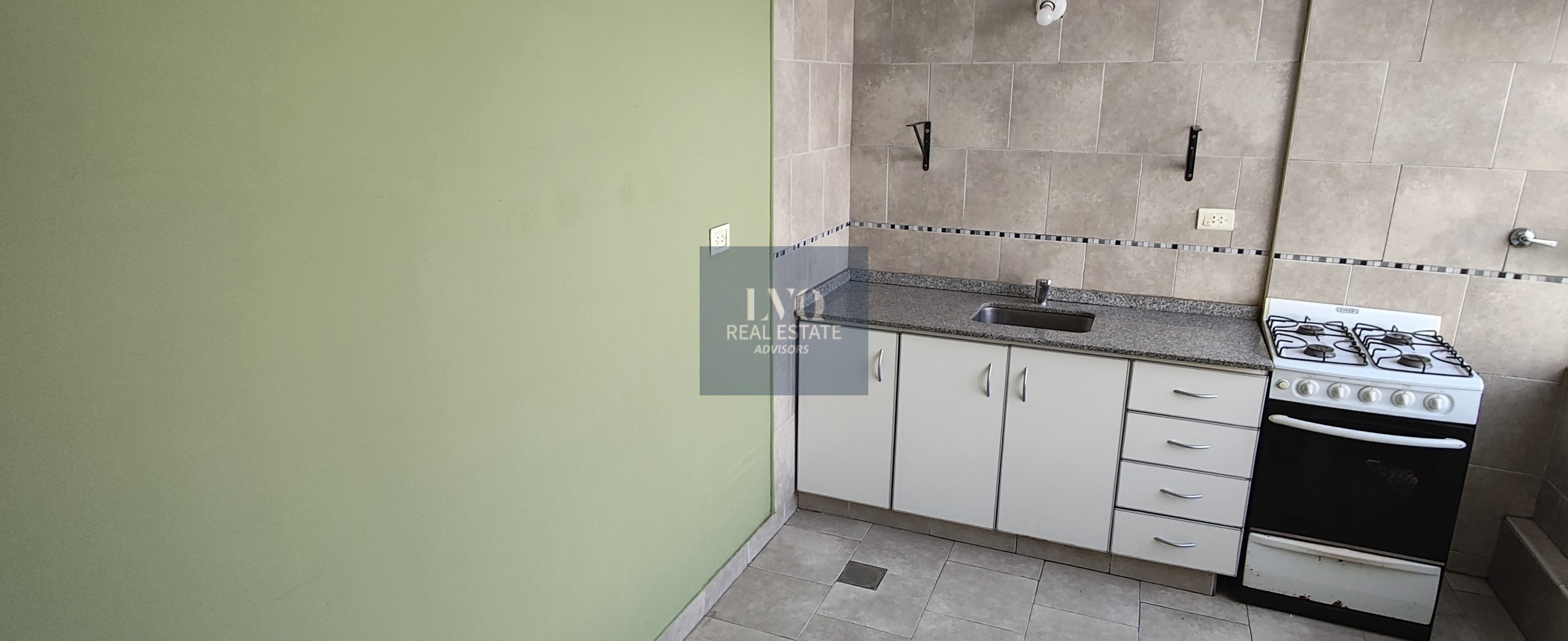 BARRIO NORTE 3 Ambientes ARENALES 2673 Piso 4. TODO LUZ+LIVING con BALCON CORRIDO+2 Habitaciones+Cocina independiente c/ comedor+Baño Completo+Toillette