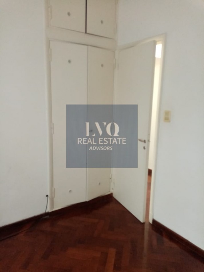 NUÑEZ River 3 Ambientes 52m² Semi Piso x escalera Tipo PH BAJAS EXPENSAS. Contrafrente super silencioso y muy luminoso. 2 habitaciones + cocina comedor + Terraza con Baulera