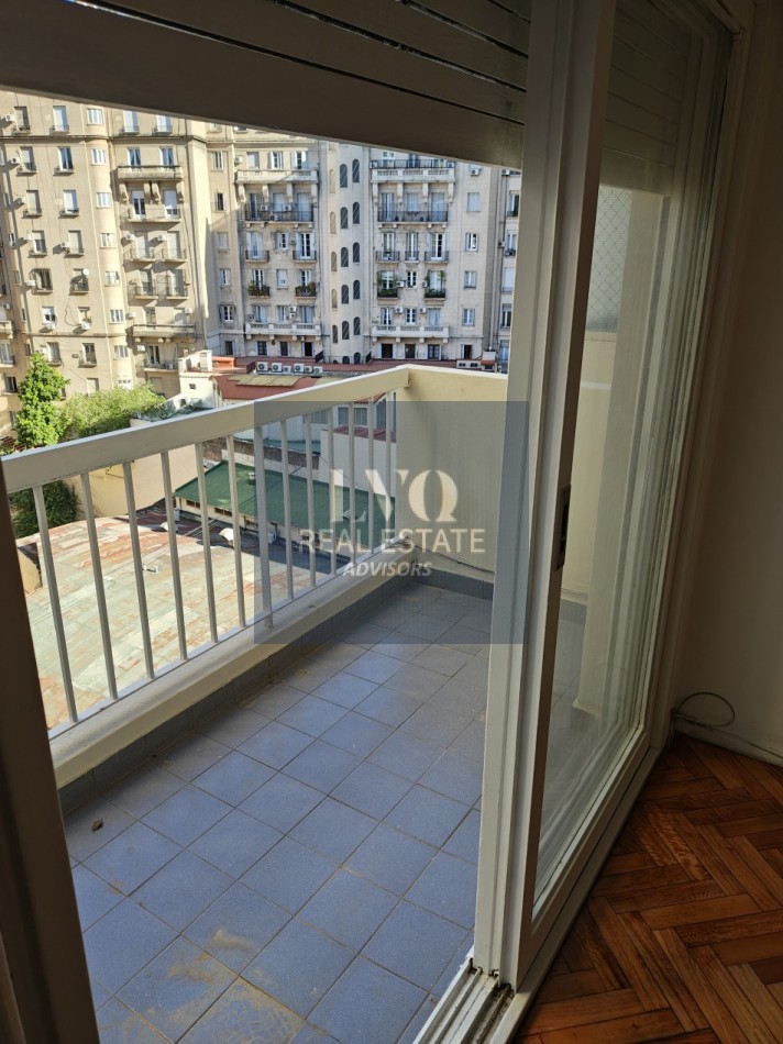 RETIRO 2 Ambientes 50m² con BALCON al confrente muy luminoso sobre la calle Esmerada e/ Av. Del Libertador y Arroyo. RECICLADO A NUEVO.-