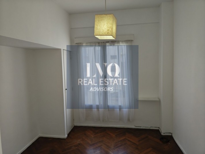 RECOLETA 2 Ambientes 38,88m²- TODO SOL - TODO LUZ - Living muy amplio, 1 Dormitorio muy comodo con placares de guardado. Baño completo con bañera + Cocina independiente con ventana al frente, DIVINO LIBRE DE GASTOS PARA EL VENDEDOR