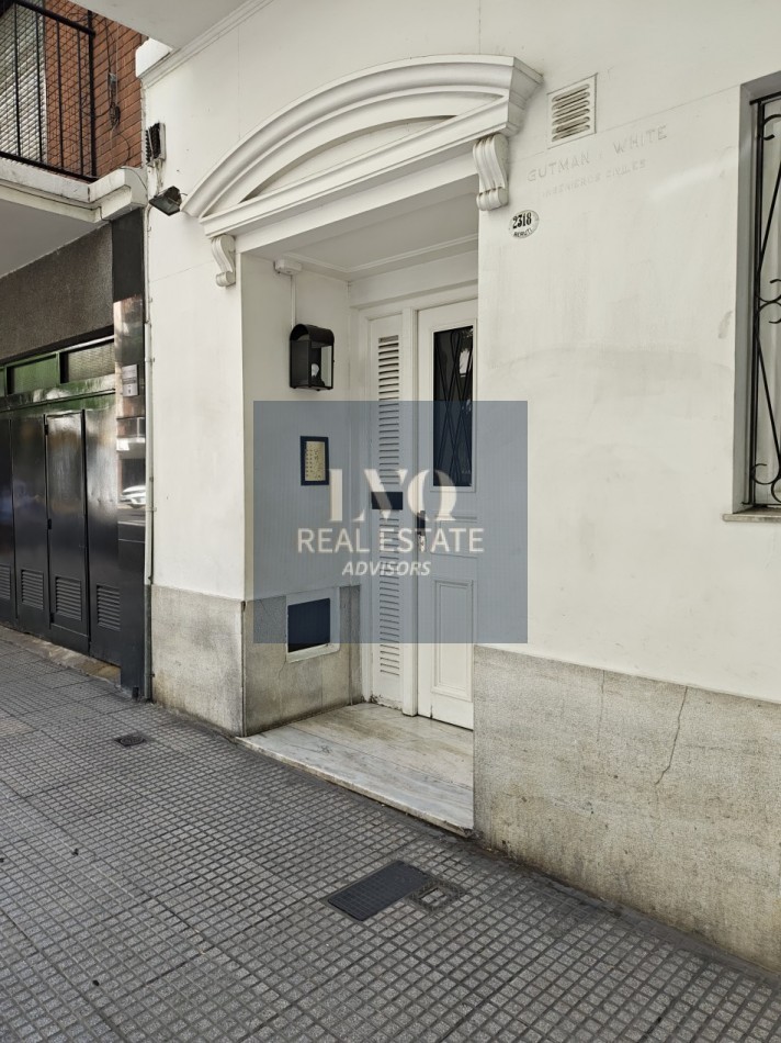 RECOLETA 2 Ambientes 38,88m²- TODO SOL - TODO LUZ - Living muy amplio, 1 Dormitorio muy comodo con placares de guardado. Baño completo con bañera + Cocina independiente con ventana al frente, DIVINO LIBRE DE GASTOS PARA EL VENDEDOR