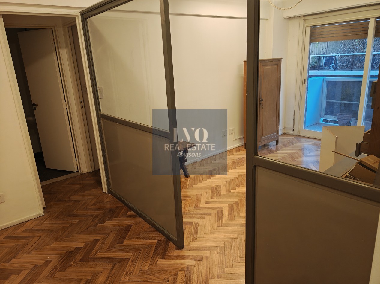 RECOLETA 2 Ambientes 50m². con Balcon al Frente muy luminoso - Edificio APTO PROFESIONAL IDEAL CONSULTORIO - ShowRoom - Estudio, de gran categoria en Recoleta