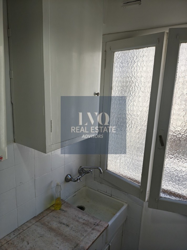 RECOLETA 2 Ambientes 38,88m²- TODO SOL - TODO LUZ - Living muy amplio, 1 Dormitorio muy comodo con placares de guardado. Baño completo con bañera + Cocina independiente con ventana al frente, DIVINO LIBRE DE GASTOS PARA EL VENDEDOR