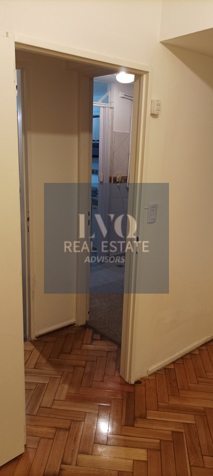 BELGRANO 4 Ambientes muy amplios 90m2 + Balcon 8m2 corrido al Frente TODO LUZ + Dep. de Servicio c/ baño - Recien pintado + Pisos de parquet restaurados e hidrolaqueados a nuevo.