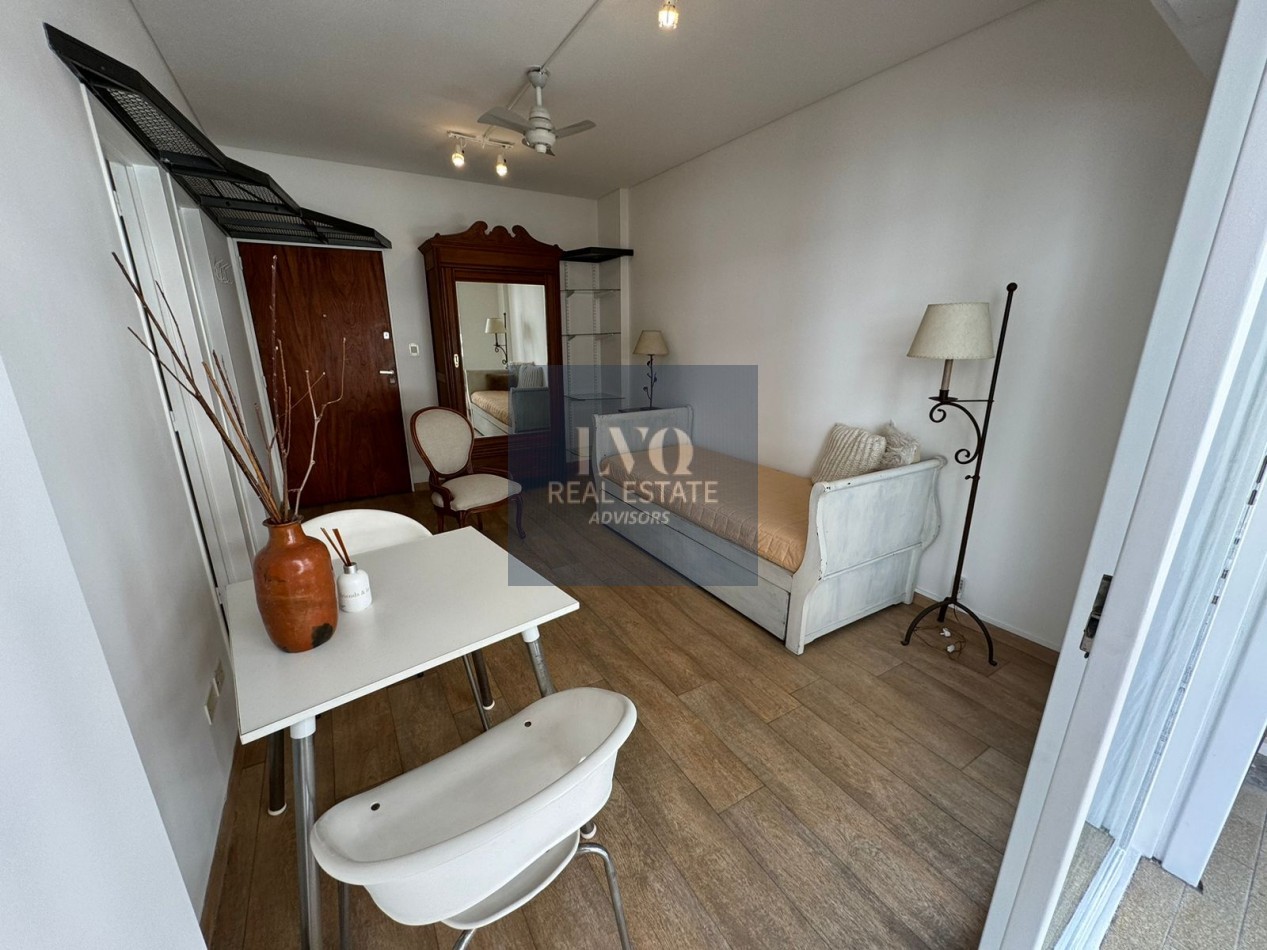 RECOLETA 1 ambiente MONTEVIDEO 1192 Piso 5 Depto A TODO LUZ+BALCON CORRIDO+Cocina ind.+Baño Completo - RECICLADO + AMOBLADO - IDEAL AirBnB