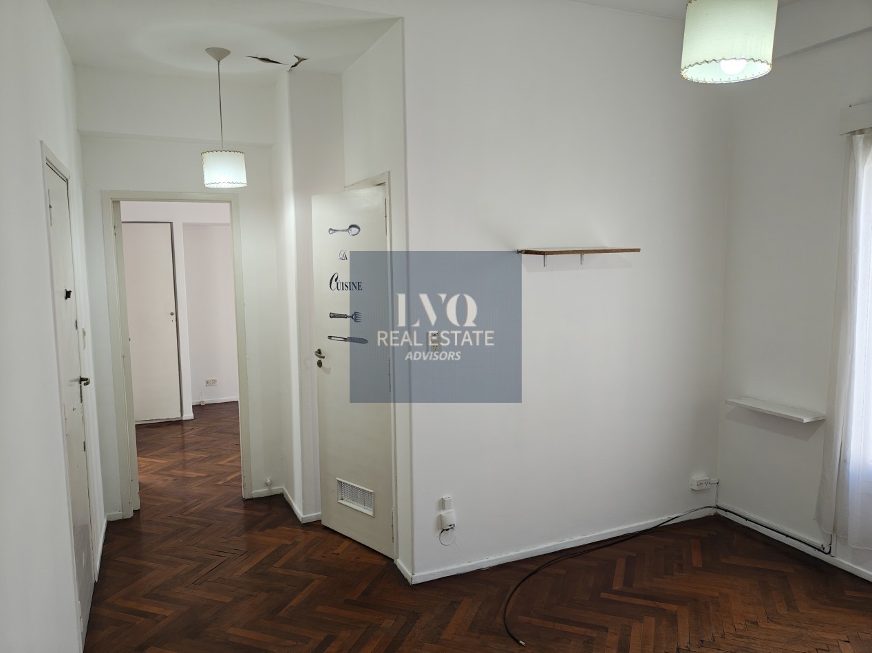 RECOLETA 2 Ambientes 50m²- TODO SOL - LUZ - Living muy amplio, 1 Dormitorio muy comodo con placares de guardado. Baño completo con bañera + Cocina independiente con ventana al frente, muy aireado. -