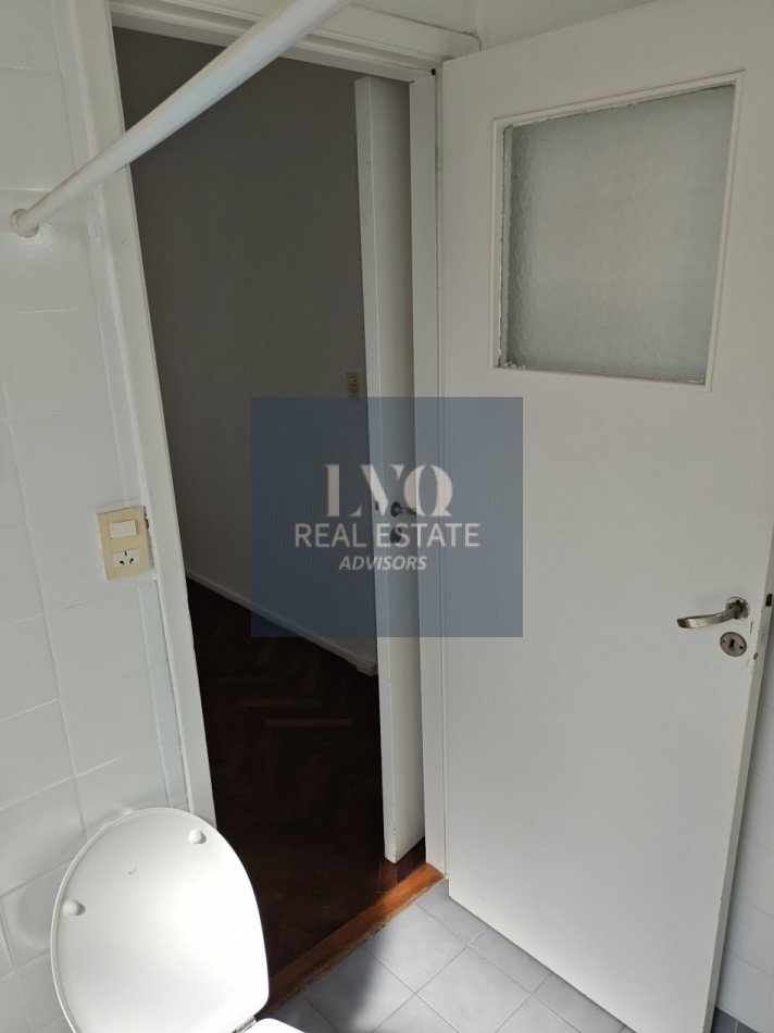 RECOLETA 2 Ambientes 50m²- TODO SOL - LUZ - Living muy amplio, 1 Dormitorio muy comodo con placares de guardado. Baño completo con bañera + Cocina independiente con ventana al frente, muy aireado. -