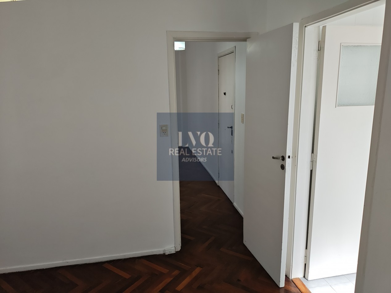 RECOLETA 2 Ambientes 50m²- TODO SOL - LUZ - Living muy amplio, 1 Dormitorio muy comodo con placares de guardado. Baño completo con bañera + Cocina independiente con ventana al frente, muy aireado. -