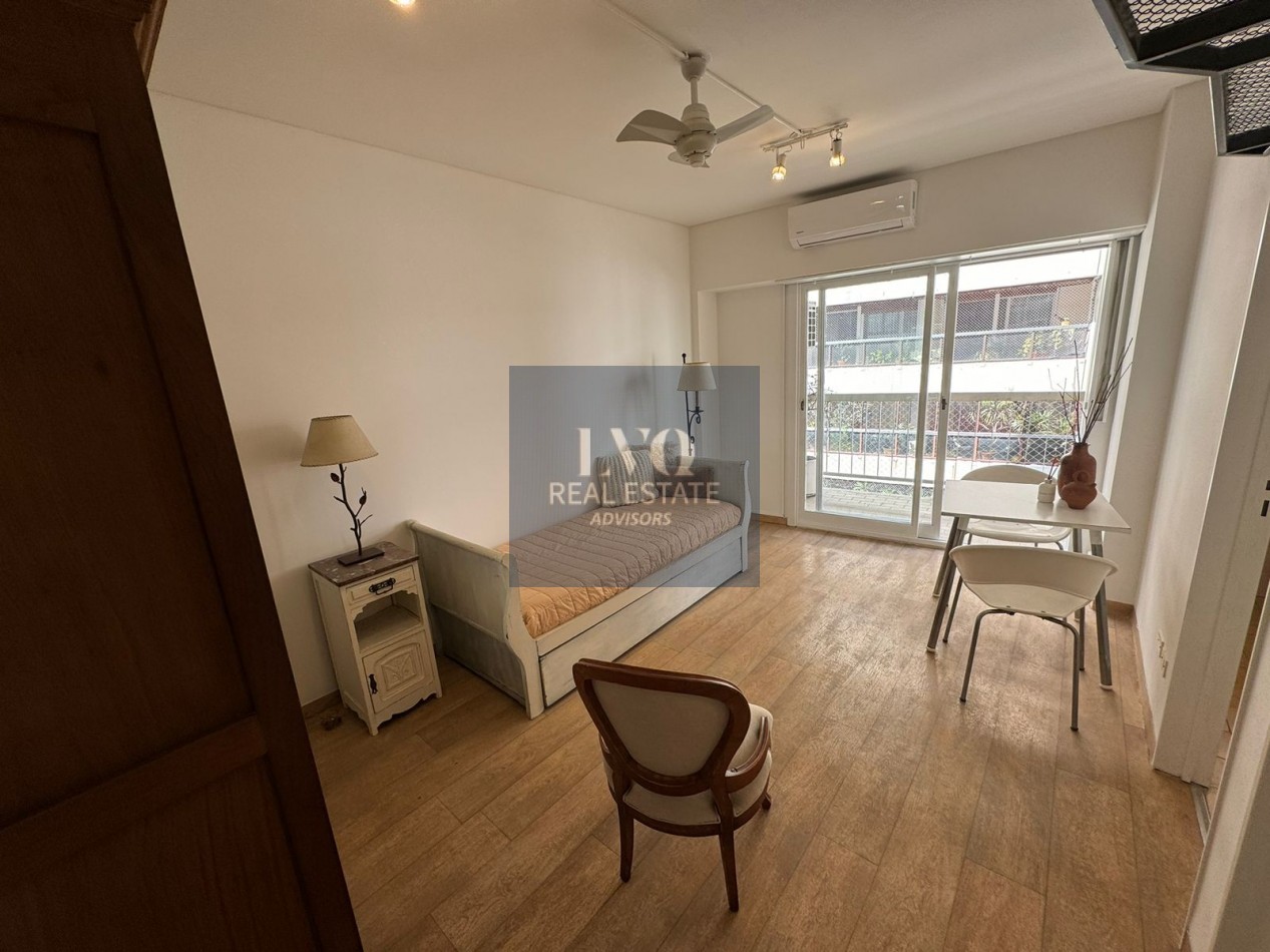 RECOLETA 1 ambiente MONTEVIDEO 1192 Piso 5 Depto A TODO LUZ+BALCON CORRIDO+Cocina ind.+Baño Completo - RECICLADO + AMOBLADO - IDEAL AirBnB