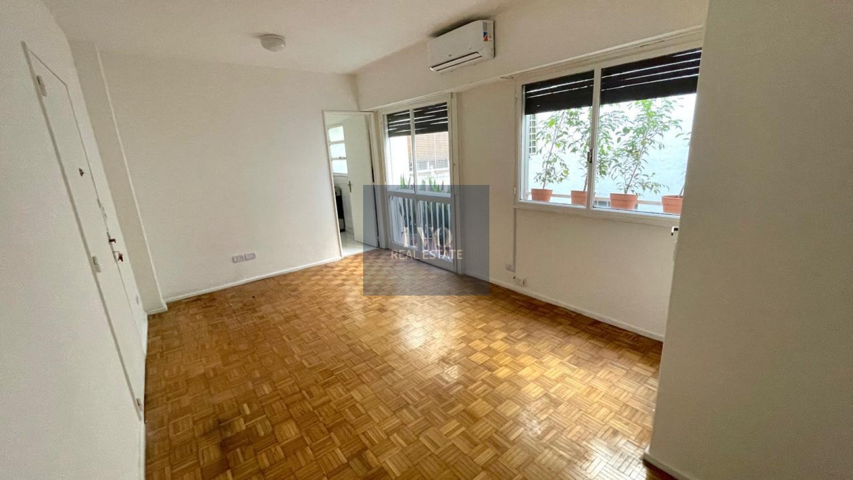 Monoambiente en Arenales y Uruguay - Recoleta