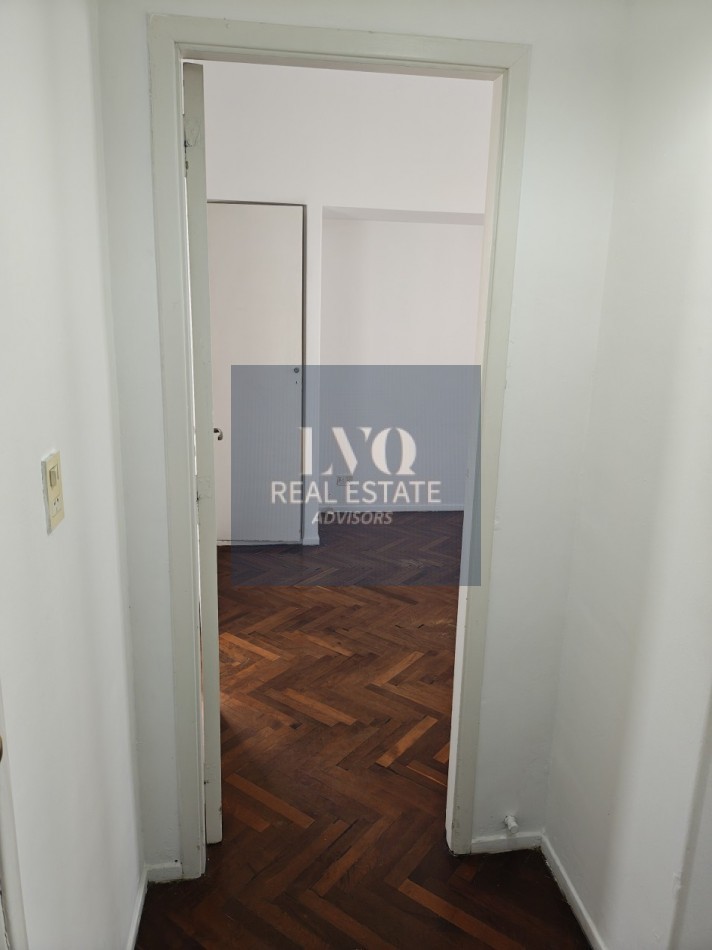 RECOLETA 2 Ambientes 50m²- TODO SOL - LUZ - Living muy amplio, 1 Dormitorio muy comodo con placares de guardado. Baño completo con bañera + Cocina independiente con ventana al frente, muy aireado. -