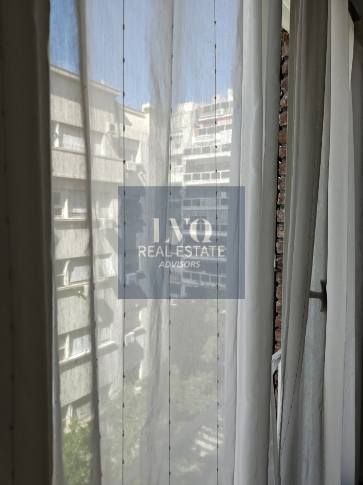 RECOLETA 2 Ambientes 50m²- TODO SOL - LUZ - Living muy amplio, 1 Dormitorio muy comodo con placares de guardado. Baño completo con bañera + Cocina independiente con ventana al frente, muy aireado. -