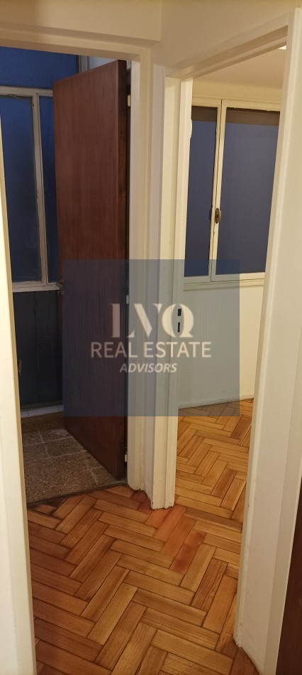 BELGRANO 4 Ambientes muy amplios 90m2 + Balcon 8m2 corrido al Frente TODO LUZ + Dep. de Servicio c/ baño - Recien pintado + Pisos de parquet restaurados e hidrolaqueados a nuevo.
