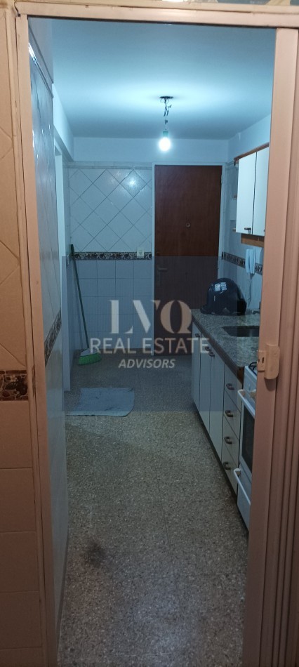 BELGRANO 4 Ambientes muy amplios 90m2 + Balcon 8m2 corrido al Frente TODO LUZ + Dep. de Servicio c/ baño - Recien pintado + Pisos de parquet restaurados e hidrolaqueados a nuevo.