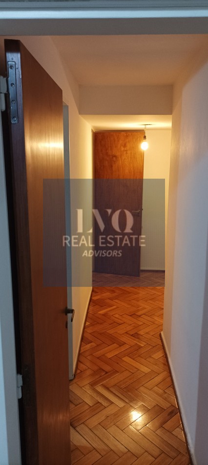 BELGRANO 4 Ambientes muy amplios 90m2 + Balcon 8m2 corrido al Frente TODO LUZ + Dep. de Servicio c/ baño - Recien pintado + Pisos de parquet restaurados e hidrolaqueados a nuevo.