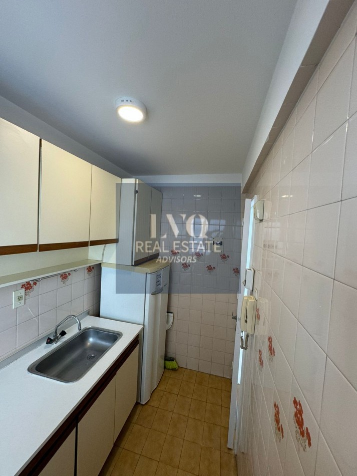 RECOLETA 1 ambiente MONTEVIDEO 1192 Piso 5 Depto A TODO LUZ+BALCON CORRIDO+Cocina ind.+Baño Completo - RECICLADO + AMOBLADO - IDEAL AirBnB