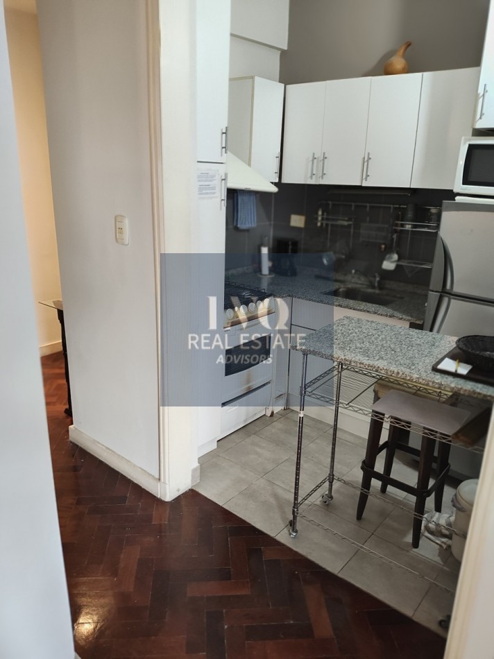 Plaza SAN MARTIN 2 ½ Ambientes con BALCON - MUY AMPLIOS - Superficie 43m² aprox.- Living + comedor muy amplio con balcon al frente muy Luminoso - Cocina integrada con espacio Heladera + Lavarropas bajo mesada. Habitacion muy amplia con ventanal externo mu