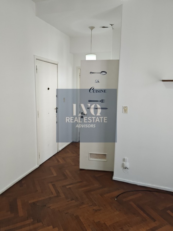 RECOLETA 2 Ambientes 38,88m²- TODO SOL - TODO LUZ - Living muy amplio, 1 Dormitorio muy comodo con placares de guardado. Baño completo con bañera + Cocina independiente con ventana al frente, DIVINO LIBRE DE GASTOS PARA EL VENDEDOR