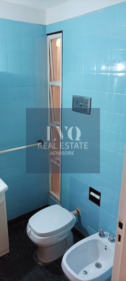 BELGRANO 4 Ambientes muy amplios 90m2 + Balcon 8m2 corrido al Frente TODO LUZ + Dep. de Servicio c/ baño - Recien pintado + Pisos de parquet restaurados e hidrolaqueados a nuevo.