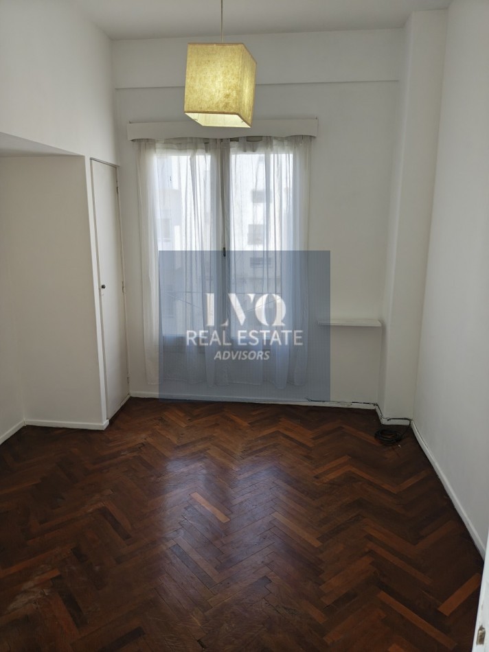 RECOLETA 2 Ambientes 50m²- TODO SOL - LUZ - Living muy amplio, 1 Dormitorio muy comodo con placares de guardado. Baño completo con bañera + Cocina independiente con ventana al frente, muy aireado. -