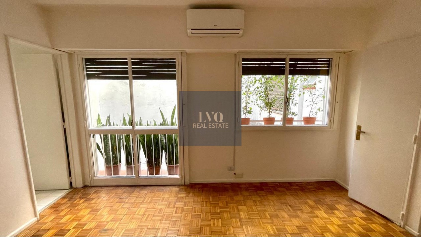 Monoambiente en Arenales y Uruguay - Recoleta