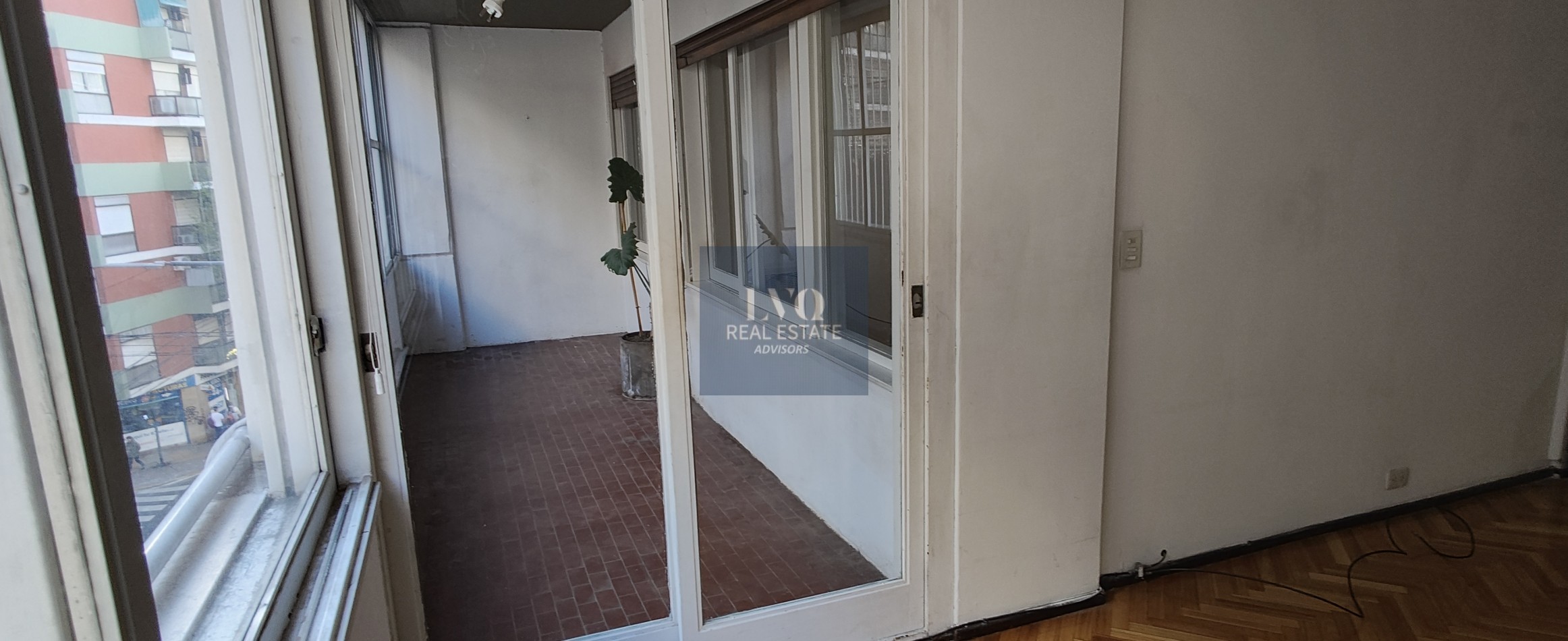 BARRIO NORTE 3 Ambientes ARENALES 2673 Piso 4. TODO LUZ+LIVING con BALCON CORRIDO+2 Habitaciones+Cocina independiente c/ comedor+Baño Completo+Toillette