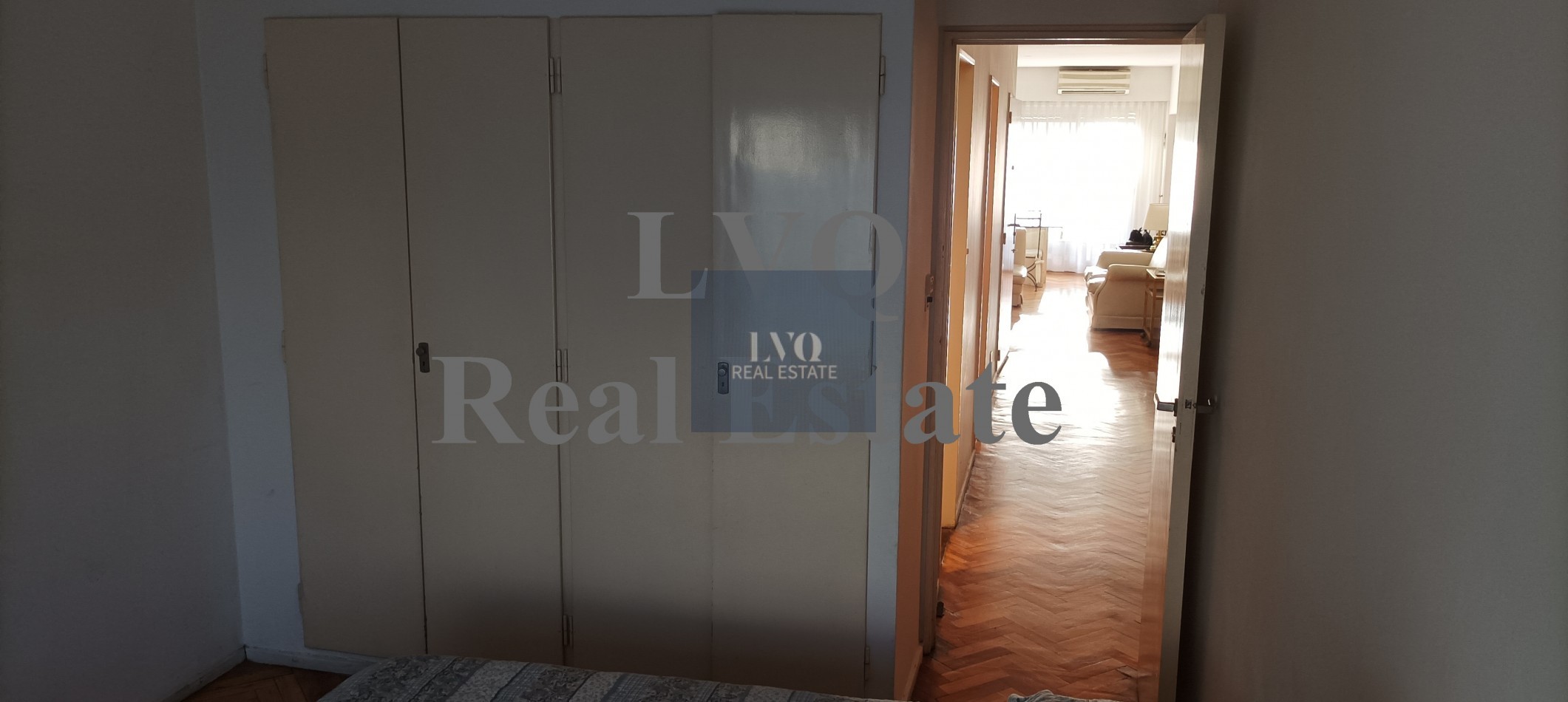 Semi Piso con Palier y ascensor Privados 3 Ambientes muy amplios 120m²- Balcon corrido al frente. 2 habitaciones muy amplias a contrafrente + escritorio o, play room o dep. de servicios al frente. 3 Baños.-