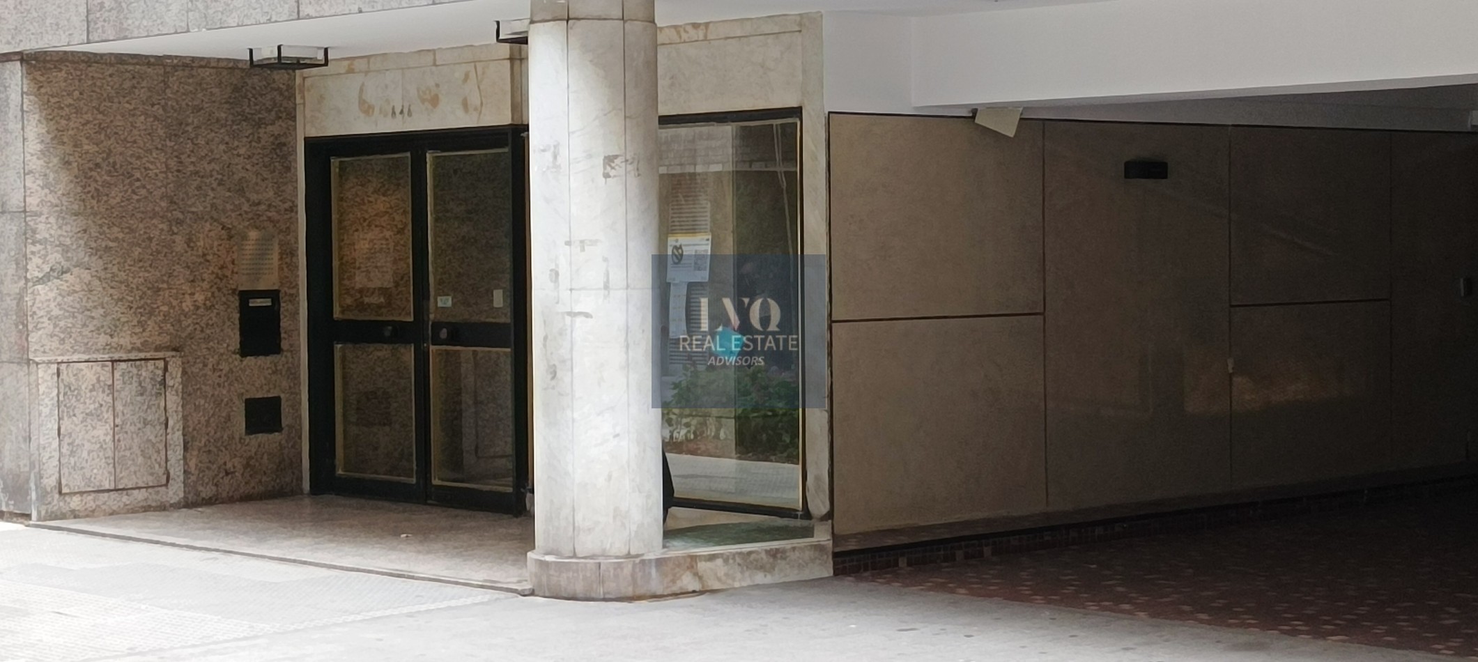 Plaza San Martin - San Nicolas 3 Ambientes amplios 55,90m²- RECICLAR! En Buen Edificio ZONA PLAZA San Martin, Cancilleria. Con ventanales externos luminoso al contra frente: 2 haabitaciones al frente y contrafrente, con Baño completo + Living Comedor +