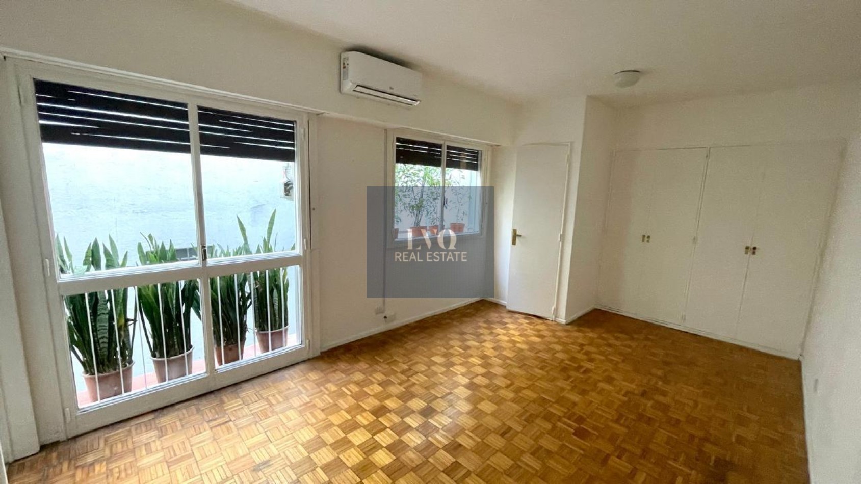 Monoambiente en Arenales y Uruguay - Recoleta
