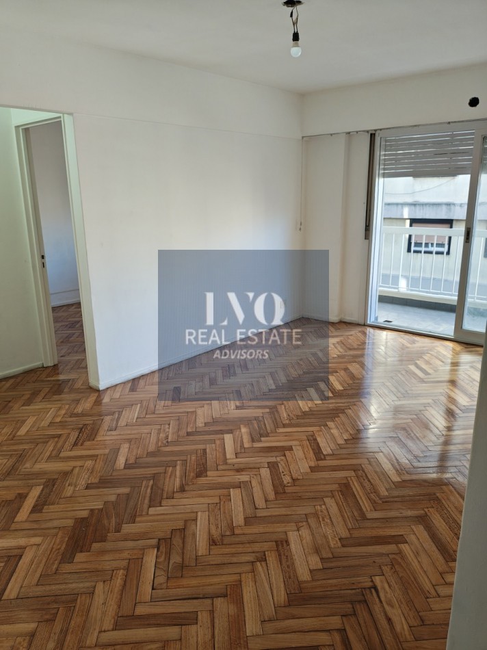 RETIRO 2 Ambientes 50m² con BALCON al confrente muy luminoso sobre la calle Esmerada e/ Av. Del Libertador y Arroyo. RECICLADO A NUEVO.-