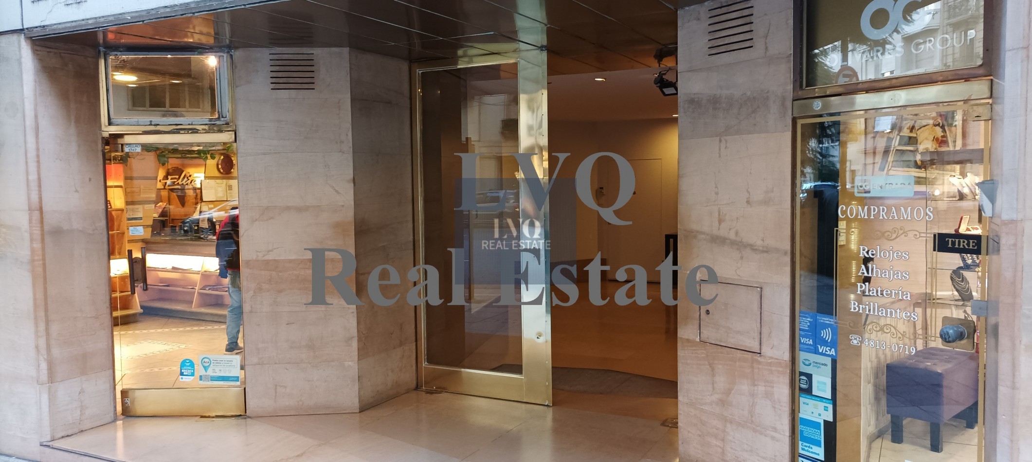 Semi Piso con Palier y ascensor Privados 3 Ambientes muy amplios 120m²- Balcon corrido al frente. 2 habitaciones muy amplias a contrafrente + escritorio o, play room o dep. de servicios al frente. 3 Baños.-