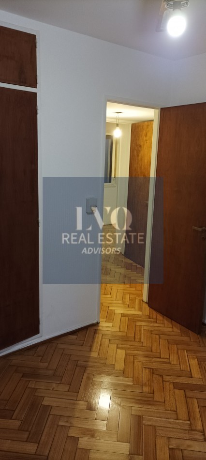 BELGRANO 4 Ambientes muy amplios 90m2 + Balcon 8m2 corrido al Frente TODO LUZ + Dep. de Servicio c/ baño - Recien pintado + Pisos de parquet restaurados e hidrolaqueados a nuevo.