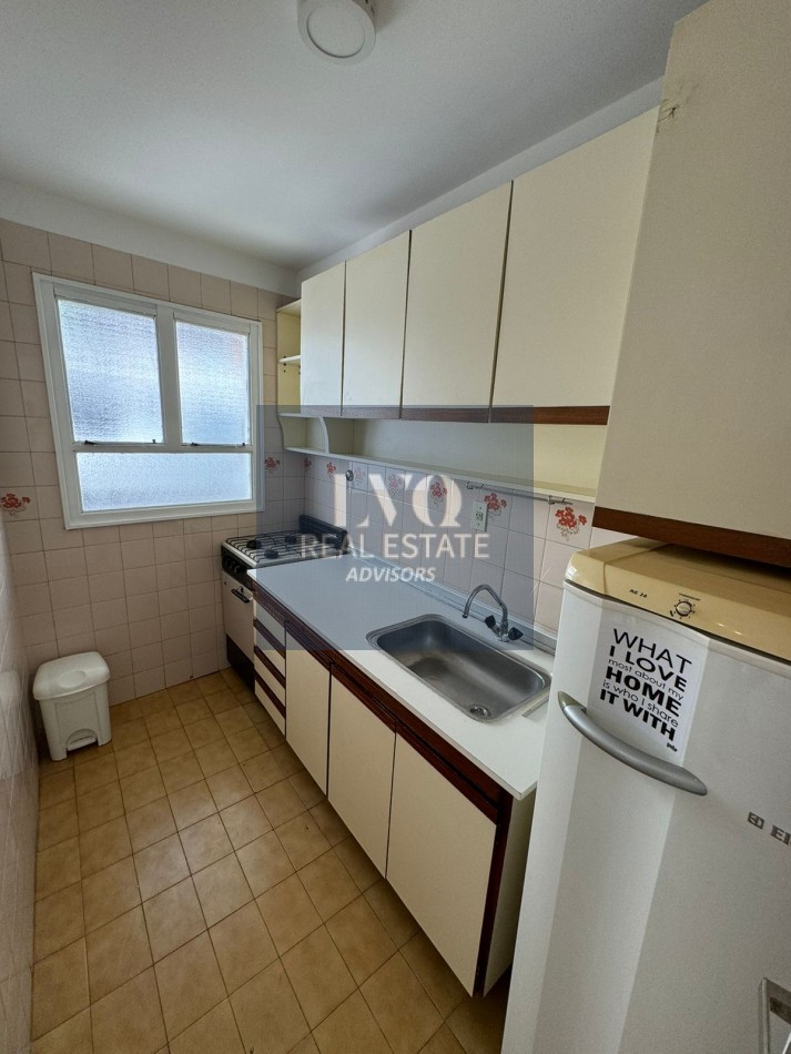 RECOLETA 1 ambiente MONTEVIDEO 1192 Piso 5 Depto A TODO LUZ+BALCON CORRIDO+Cocina ind.+Baño Completo - RECICLADO + AMOBLADO - IDEAL AirBnB