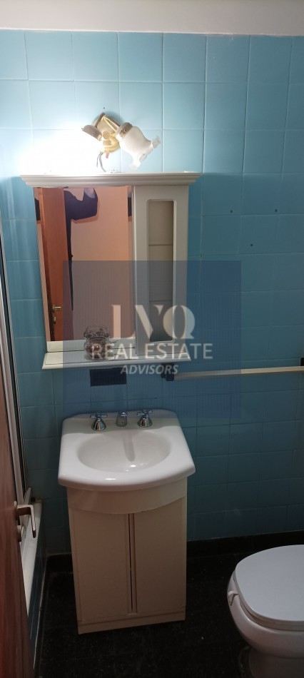 BELGRANO 4 Ambientes muy amplios 90m2 + Balcon 8m2 corrido al Frente TODO LUZ + Dep. de Servicio c/ baño - Recien pintado + Pisos de parquet restaurados e hidrolaqueados a nuevo.